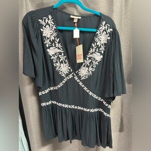 New tag size 2X Knox rose top